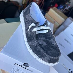 Gypsy Jazz Men's Gray Camouflage Loafers